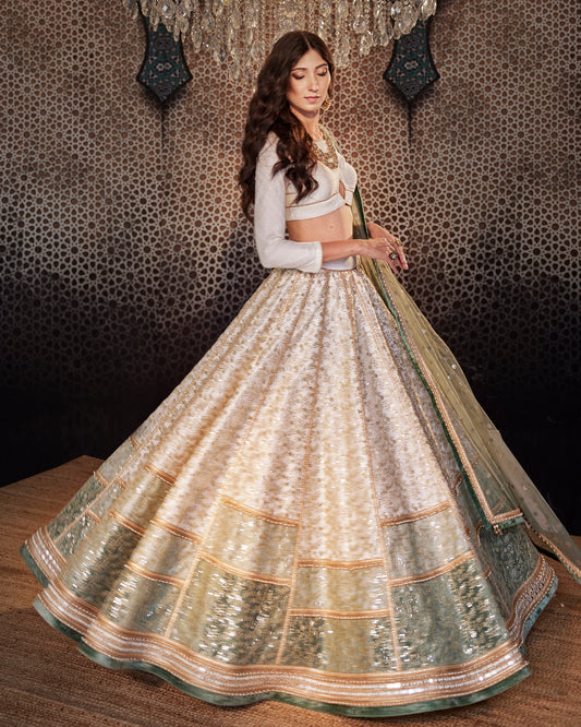 Ivory kalidaar lehenga